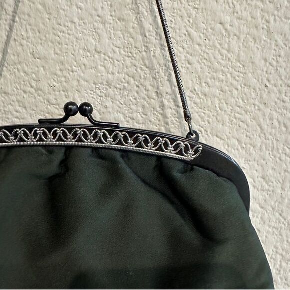 Vintage | deep green satin bag on a chain with the 1987 opera ticket - Picture 3 of 14